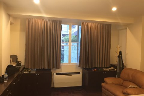 Condo in Bangkok, Thailand, 4 bedrooms  № 143676 - photo 1