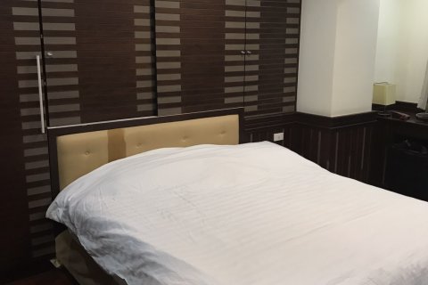 Condo in Bangkok, Thailand, 4 bedrooms  № 143676 - photo 7