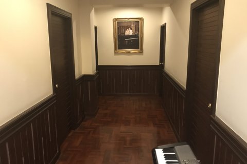 Condo in Bangkok, Thailand, 4 bedrooms  № 143676 - photo 4