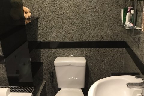 Condo in Bangkok, Thailand, 4 bedrooms  № 143676 - photo 8