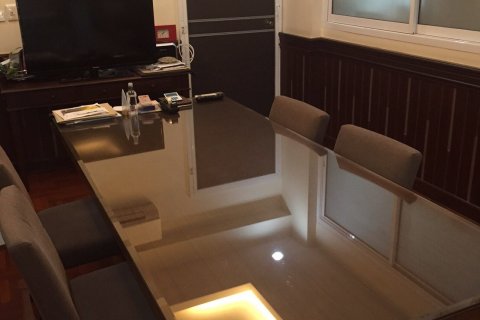 Condo in Bangkok, Thailand, 4 bedrooms  № 143676 - photo 2
