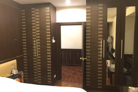 Condo in Bangkok, Thailand, 4 bedrooms  № 143676 - photo 11