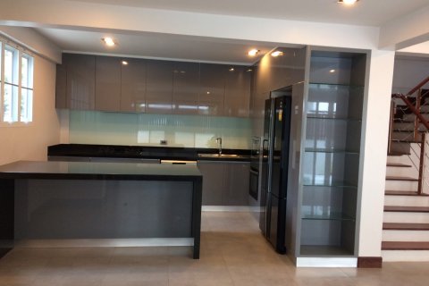 Дом в Бангкоке, Таиланд с 5 спальнями  № 143680 - фото 2