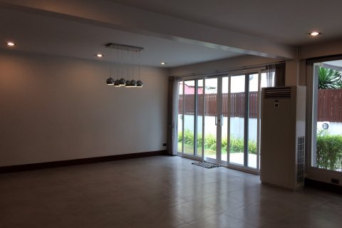 Дом в Бангкоке, Таиланд с 5 спальнями  № 143680 - фото 7