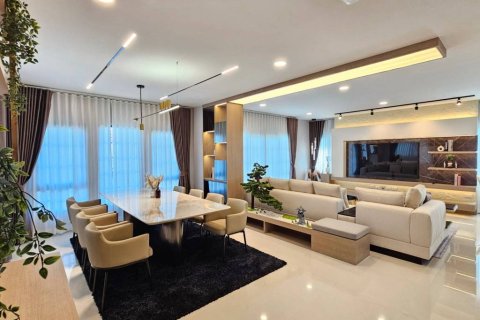 House in Samut Prakan, Thailand 4 bedrooms № 173009 - photo 2