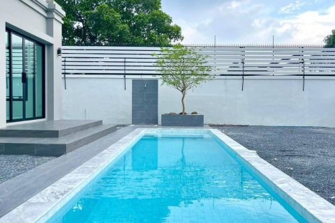 House in Samut Sakhon, Thailand 4 bedrooms № 154777 - photo 2