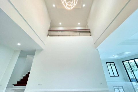 House in Samut Sakhon, Thailand 4 bedrooms № 154777 - photo 5