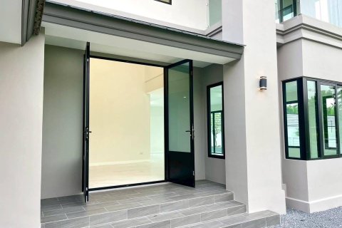 House in Samut Sakhon, Thailand 4 bedrooms № 154777 - photo 3