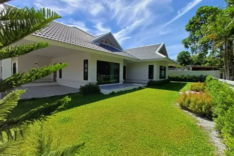 Casa de 4 dormitorios en Pattaya, Tailandia № 211504 - foto 11