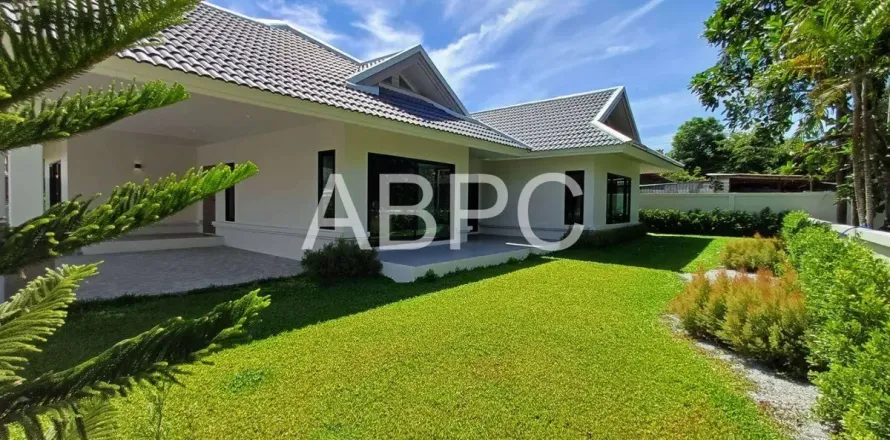 Casa de 4 dormitorios en Pattaya, Tailandia № 211504
