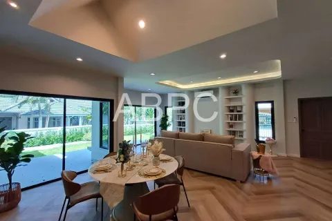 Casa de 4 dormitorios en Pattaya, Tailandia № 211504 - foto 5