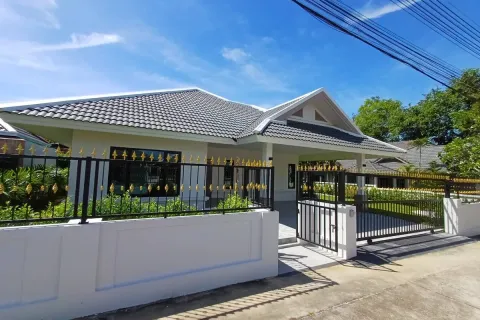 Casa de 4 dormitorios en Pattaya, Tailandia № 211504 - foto 12