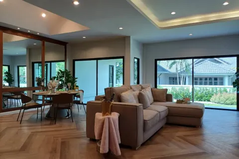 Casa de 4 dormitorios en Pattaya, Tailandia № 211504 - foto 13