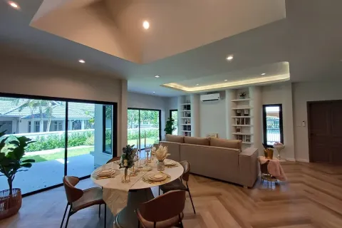 Casa de 4 dormitorios en Pattaya, Tailandia № 211504 - foto 15
