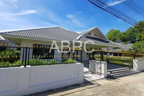 Casa de 4 dormitorios en Pattaya, Tailandia № 211504 - foto 3