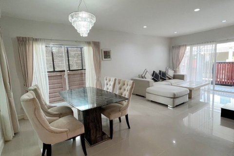 House in Kathu, Thailand 3 bedrooms № 158063 - photo 2