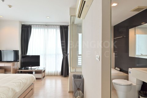 Condo in Bangkok, Thailand, 2 bedrooms № 184262 - photo 2