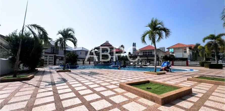 Casa de 3 dormitorios en Pattaya, Tailandia № 211320