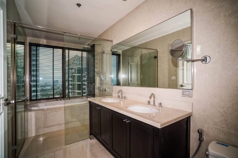 Condo in Bangkok, Thailand, 3 bedrooms  № 181201 - photo 24