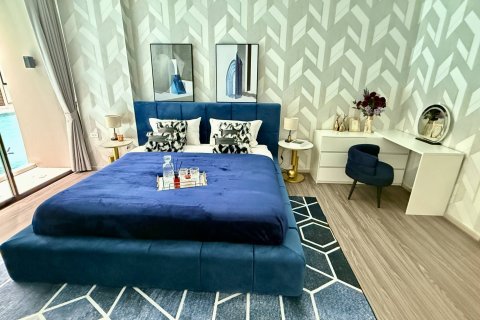 Condo in Bangkok, Thailand, 3 bedrooms  № 181200 - photo 19