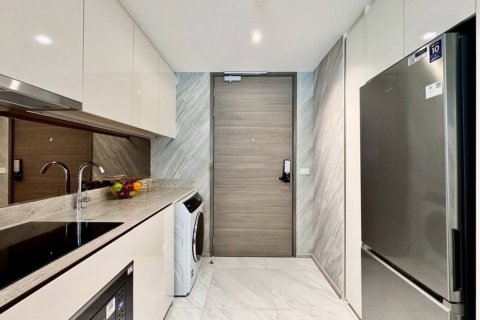 Condo in Bangkok, Thailand, 3 bedrooms  № 181200 - photo 15