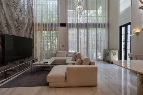 House in Bangkok, Thailand 4 bedrooms № 181203 - photo 1