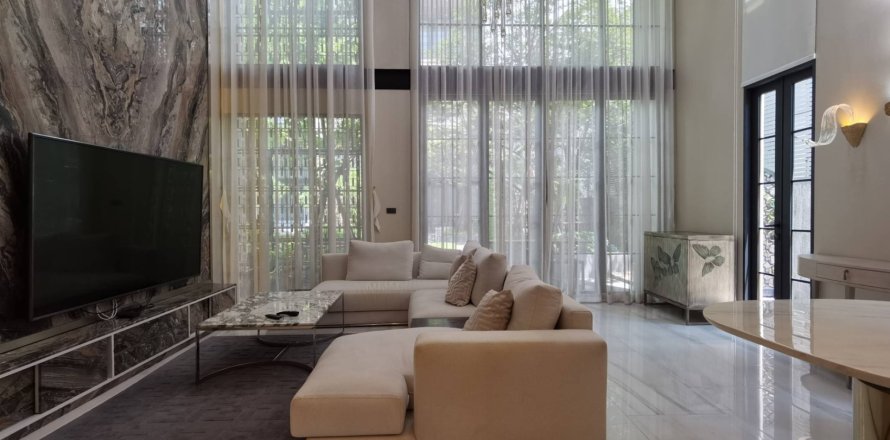 House in Bangkok, Thailand 4 bedrooms № 181203