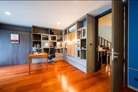 House in Bangkok, Thailand 4 bedrooms № 181203 - photo 17
