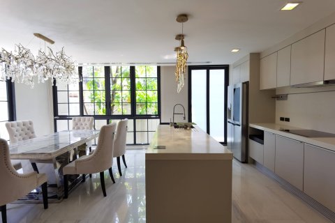 House in Bangkok, Thailand 4 bedrooms № 181203 - photo 4