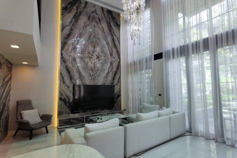 House in Bangkok, Thailand 4 bedrooms № 181203 - photo 2