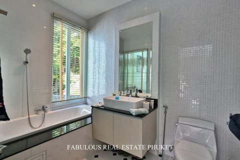 Condo in Kamala, Thailand, 2 bedrooms № 179767 - photo 11