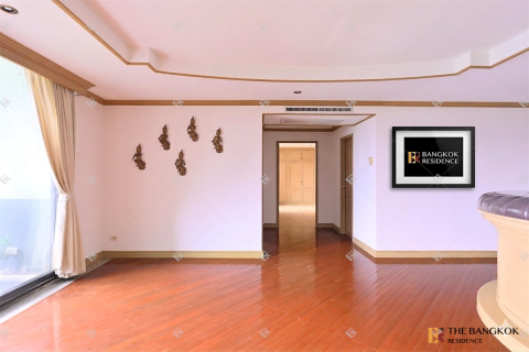 Condo in Bangkok, Thailand, 3 bedrooms № 186479 - photo 6