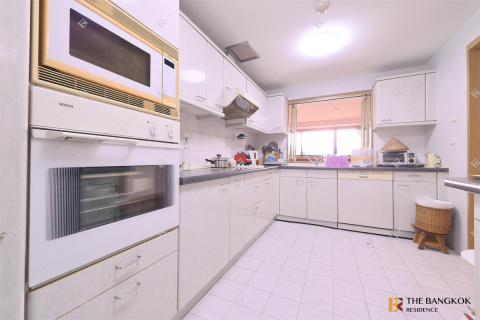 Condo in Bangkok, Thailand, 3 bedrooms № 186479 - photo 10