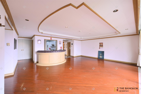 Condo in Bangkok, Thailand, 3 bedrooms № 186479 - photo 9