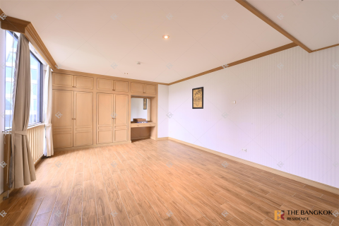 Condo in Bangkok, Thailand, 3 bedrooms № 186479 - photo 4