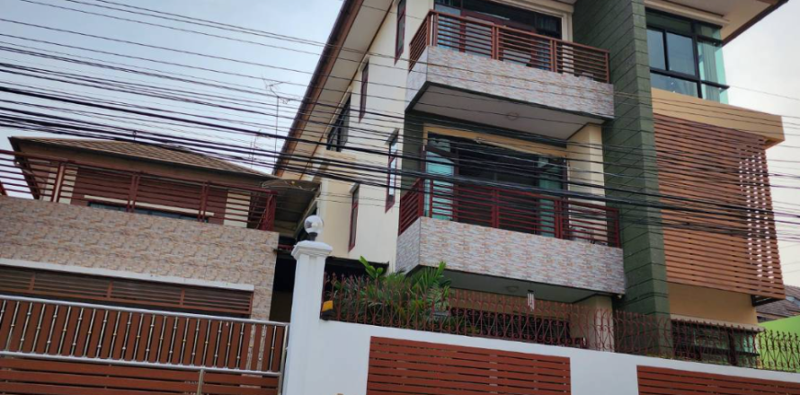 House in Huai Khwang, Bangkok, Thailand 5 bedrooms № 150026