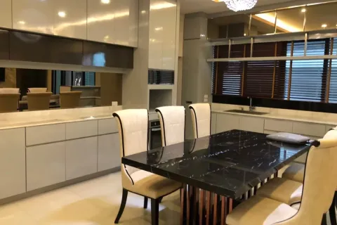 House in Bang Kaeo, Thailand 5 bedrooms № 173691 - photo 1