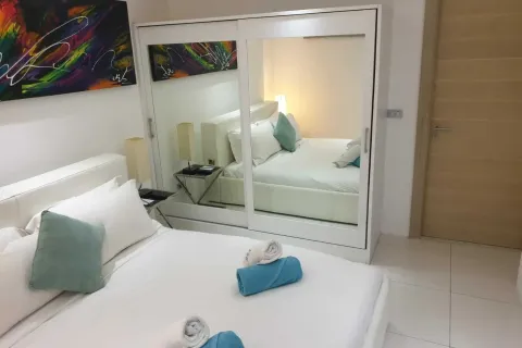 Condo in Phuket, Thailand, 2 bedrooms  № 155128 - photo 12