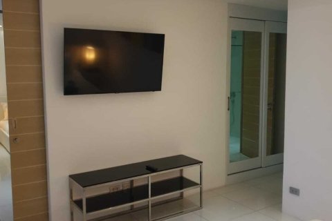 Condo in Phuket, Thailand, 2 bedrooms  № 155128 - photo 14