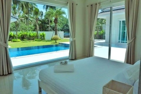 Villa in Sam Roi Yot, Thailand 3 bedrooms № 168468 - photo 5