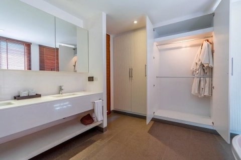 Villa in Pran Buri, Thailand 3 bedrooms № 168469 - photo 13