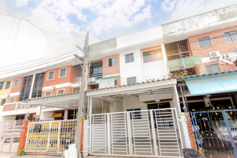 Townhouse à Bangkok, Thaïlande 5 chambres № 191032