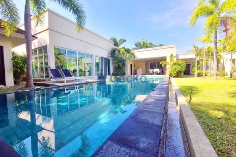 House in Pattaya, Thailand 3 bedrooms № 197210