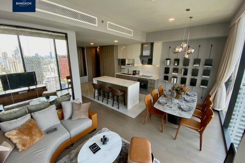 Condo in Khlong Toei, Bangkok, Thailand, 3 bedrooms  № 133726 - photo 1