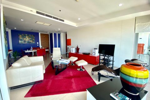 Condo in Khlong San, Bangkok, Thailand, 2 bedrooms  № 133729 - photo 1