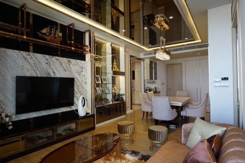 Кондоминиум с 2 спальнями в Кхлонг Сане, Бангкок, Таиланд № 133727 - фото 1