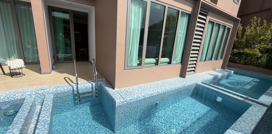 Studio dans le Condo à Kathu, Thaïlande  № 141369