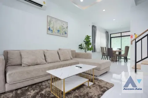 Adosado de 4 dormitorios en Huai Khwang, Bangkok, Tailandia № 214519 - foto 4