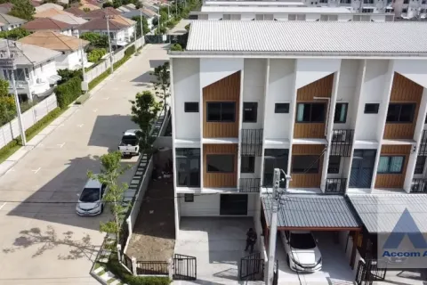 Townhouse in Prawet, Bangkok, Thailand 3 bedrooms № 214516 - photo 1