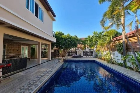 Вилла в Паттайе, Таиланд с 4 спальнями  № 145776 - фото 1